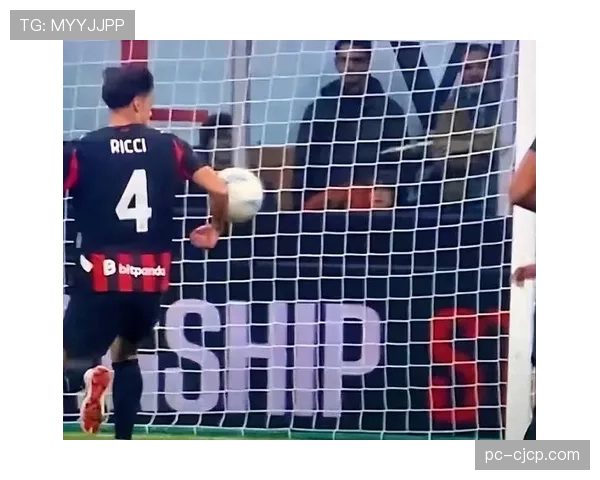 争冠关键战补时阶段，国际米兰获得位置极佳前场任意球